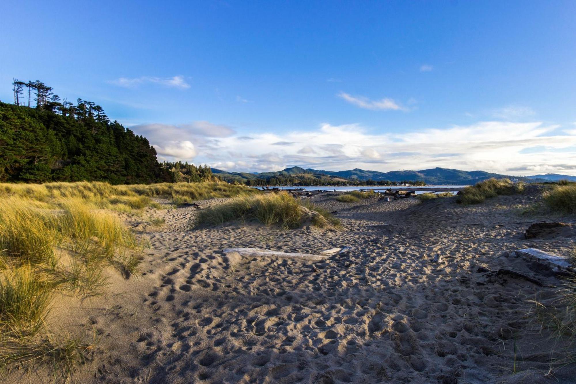Апартаменти Waters Edge Salishan Beach Номер фото